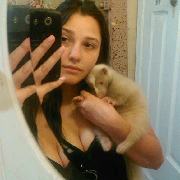 Meet your Posher, Mia - Picture 2 of 4